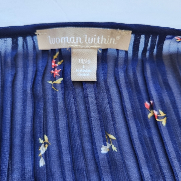 Woman Within Sheer Pleated Blouse Top Floral Print Navy Blue Pink Plus Large 18 - Picture 4 of 16